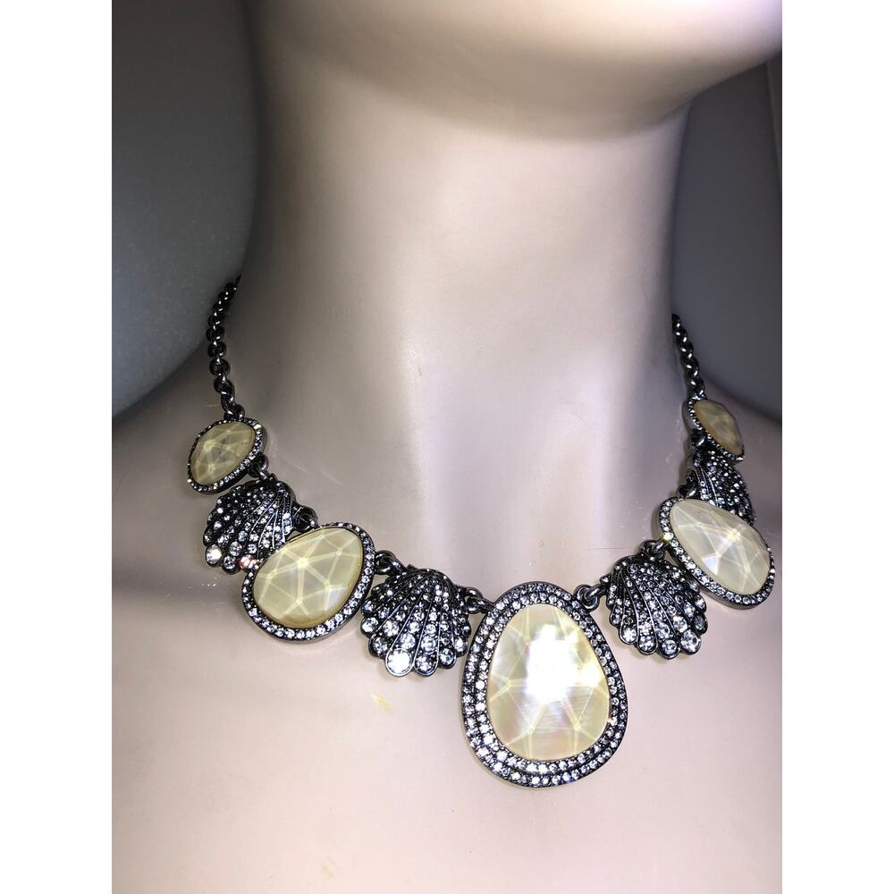 CHLOE + ISABEL radiant shell n opal illusion statement necklace - N143